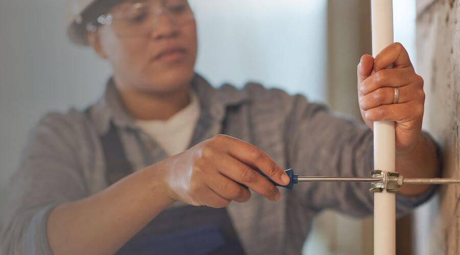 Professional industrial roofing company in Hurst, IL